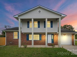 7898 Rivendale Dr, Fayetteville, NC 28314