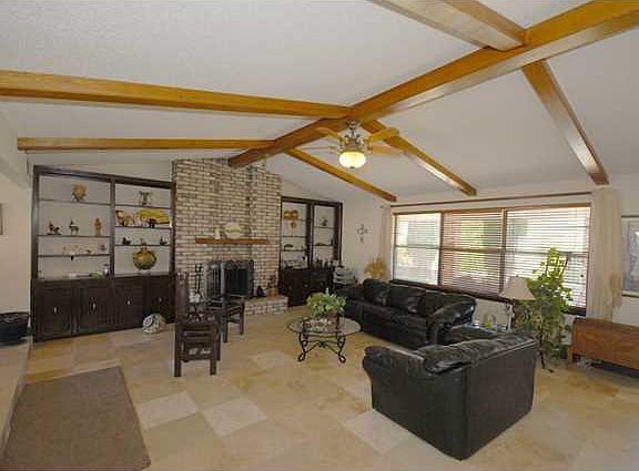 3rd image of 733 Cresta Alta Dr