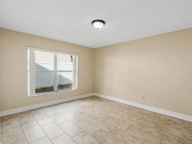 7769 Barberry Dr — Photo 10