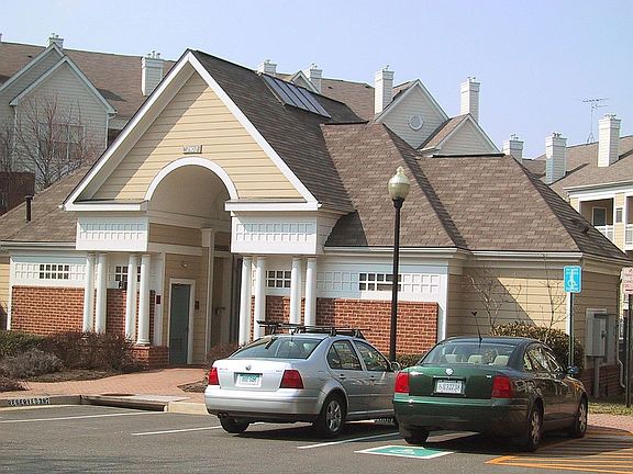 3rd image of 2109 Highcourt Ln Suite 303