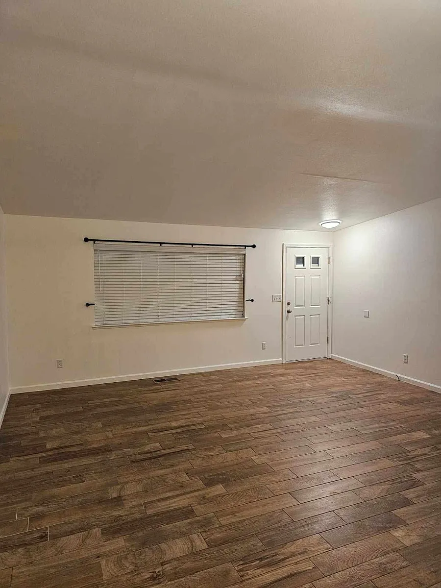 Building Photo - 2070 Lonnie Ln