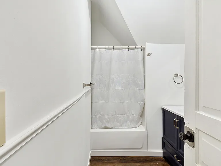 303 W 4th St #2 — Photo 10