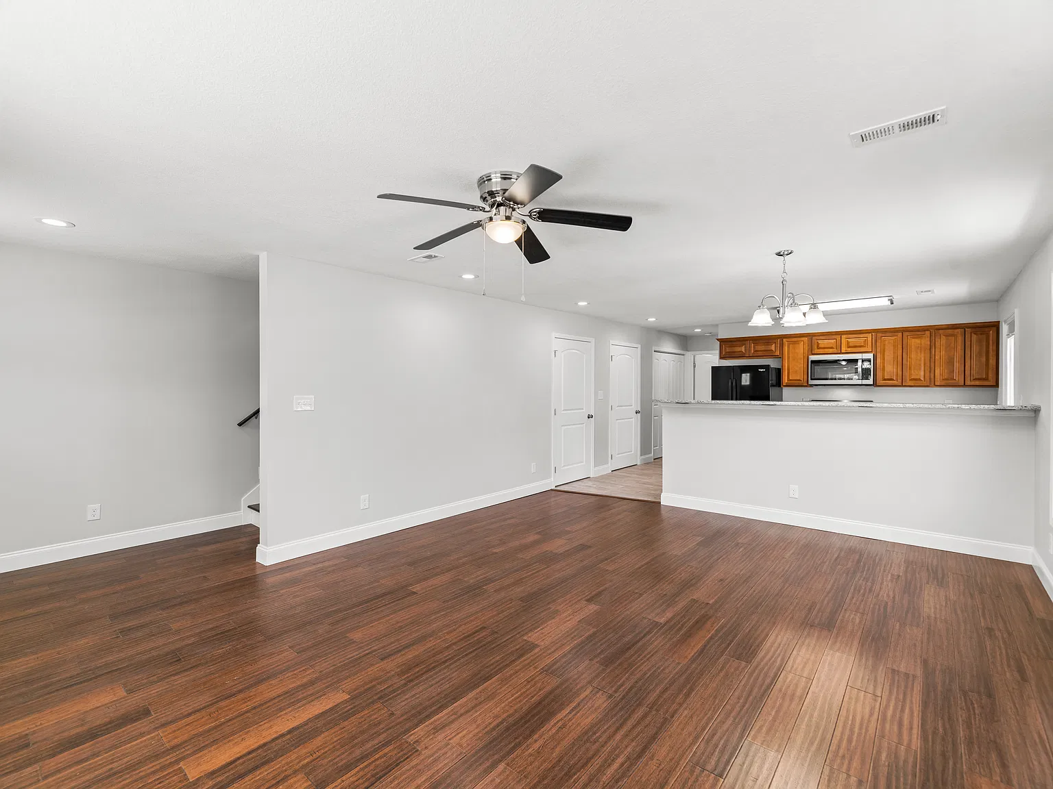 3 bed, 1500 sqft, $2,100 — Photo 4