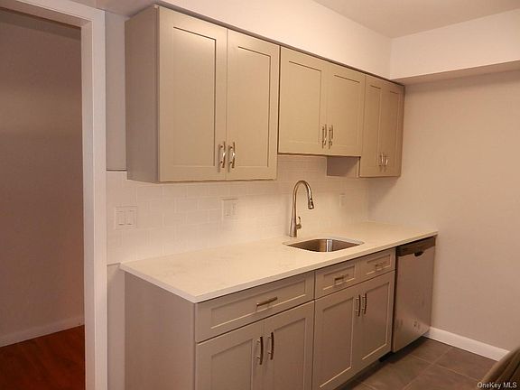 5th image of 614 Colony Dr #614