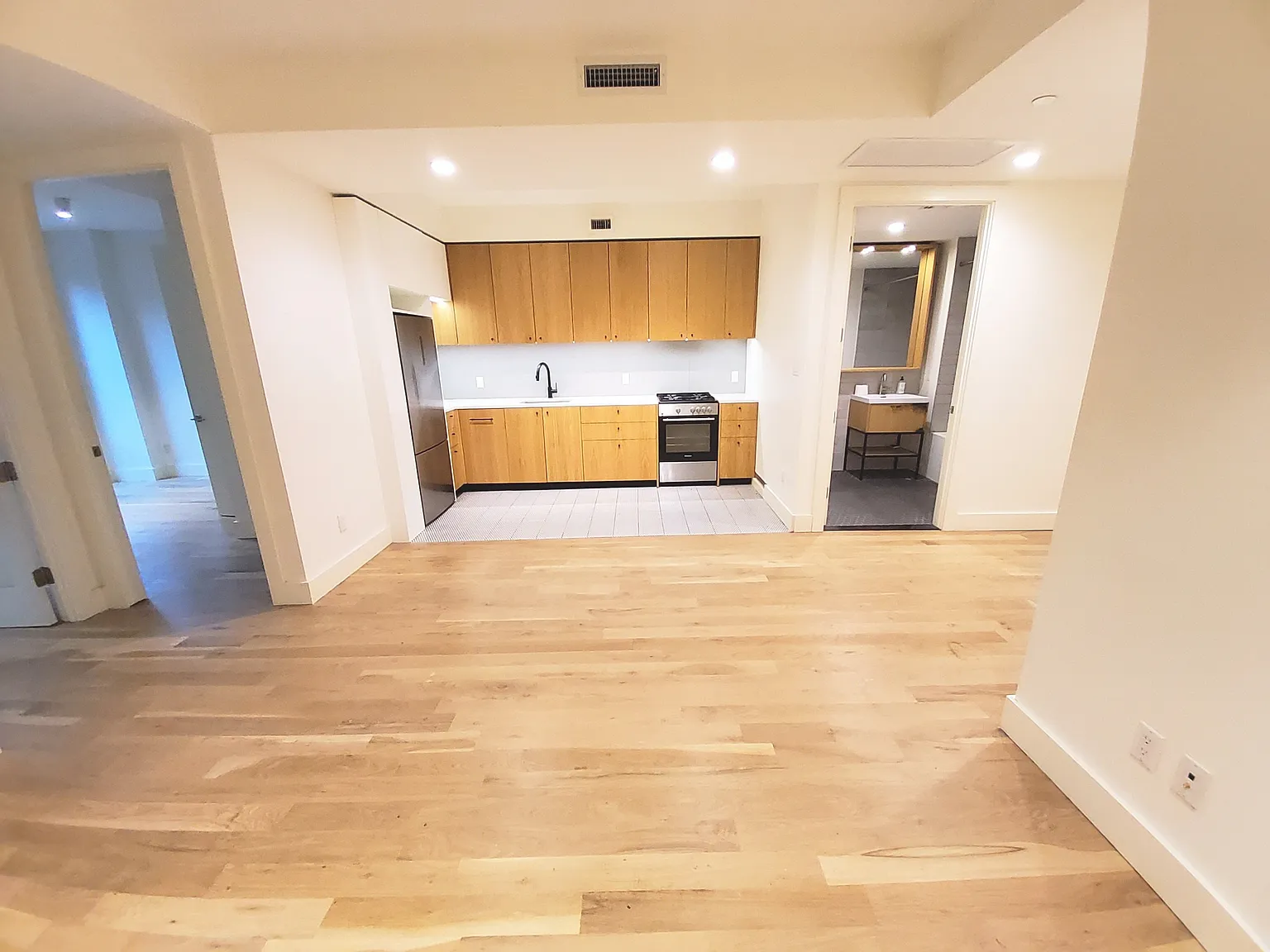 633 Marcy Ave — Photo 1