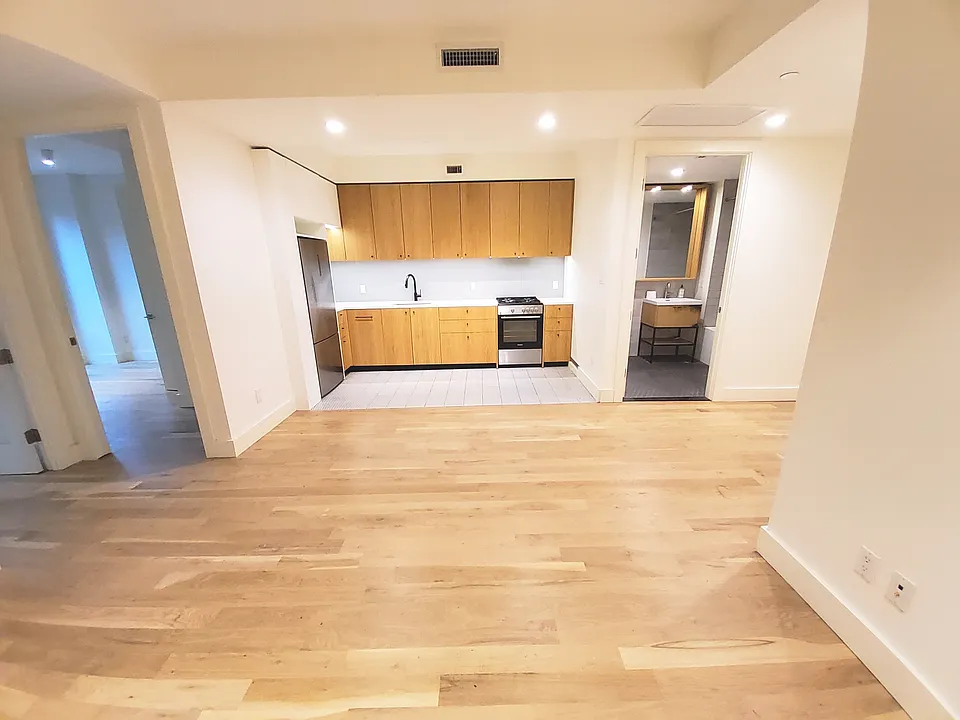 633 Marcy Ave #202