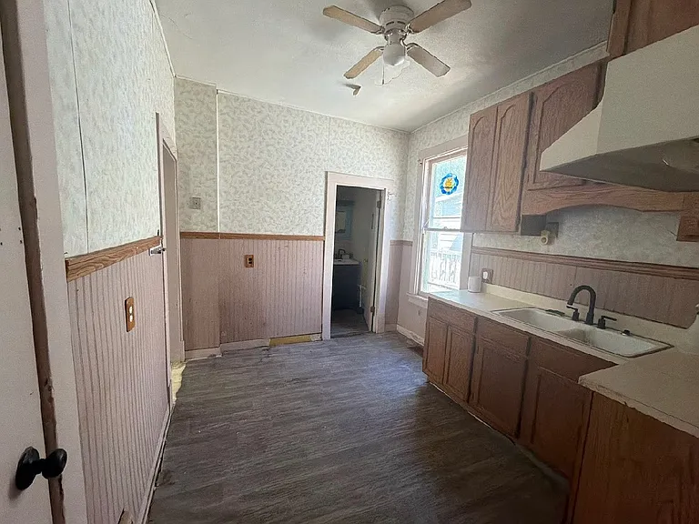 721 S Matthew St — Photo 8