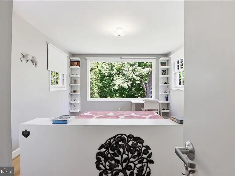 3221 Coquelin Ter — Photo 17