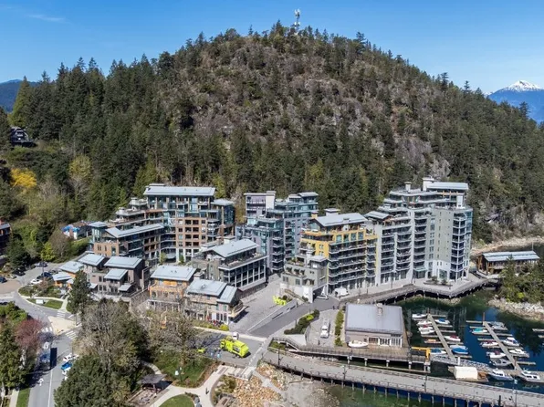 6707 Nelson Ave #406, West Vancouver, BC V7T 2G8