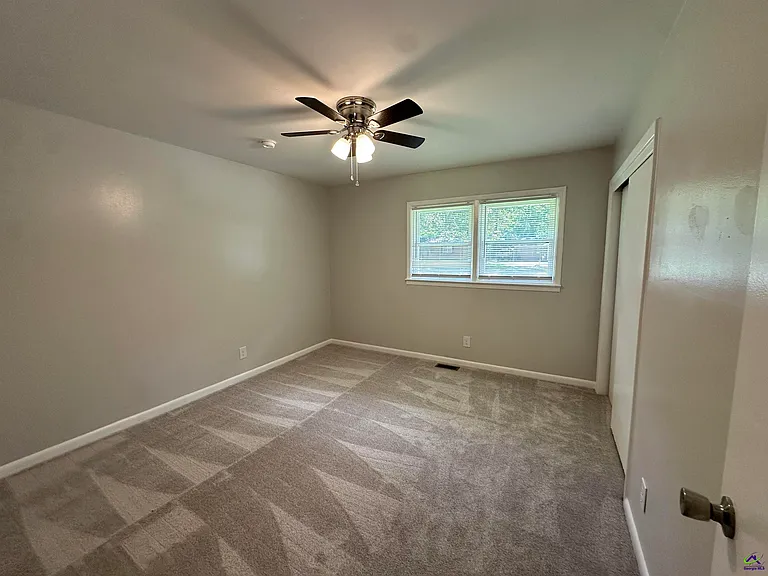 1021 Greenwood Dr — Photo 10