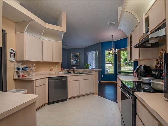 5th image of 1425 W Lamplighter St