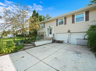 2S055 Avondale Ln, Lombard, IL