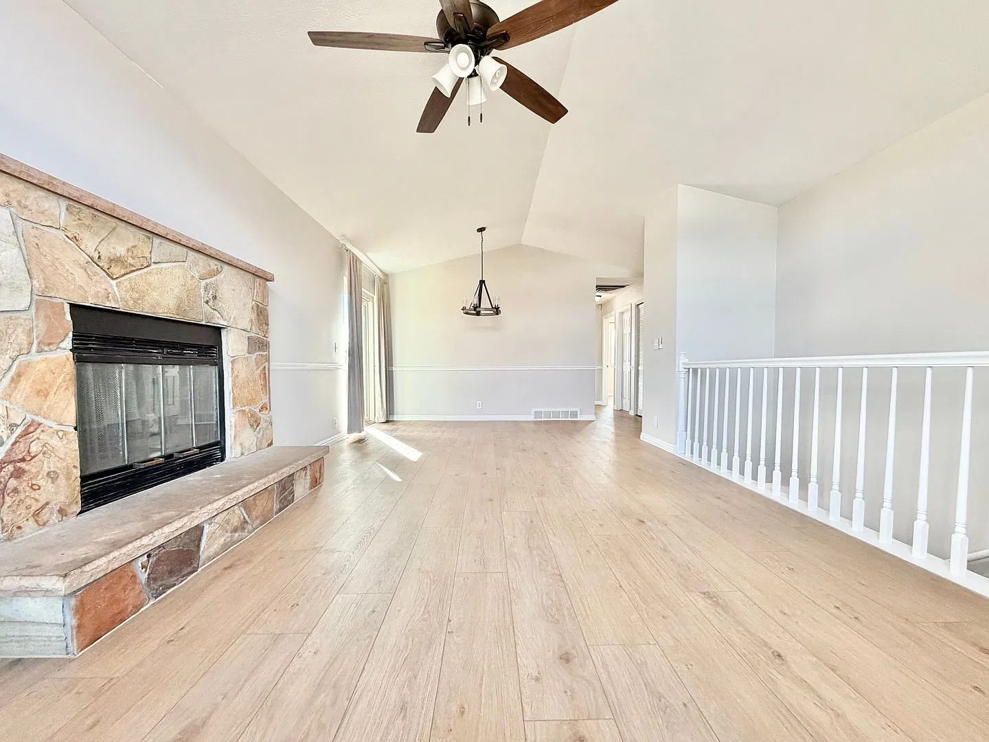 5-Bedroom Home + Garage, Fenced Yard & Pets Welcome! — Photo 3