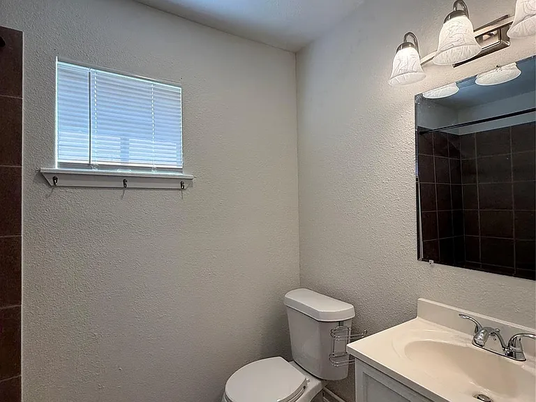 1141 N Durham Dr #17 — Photo 13