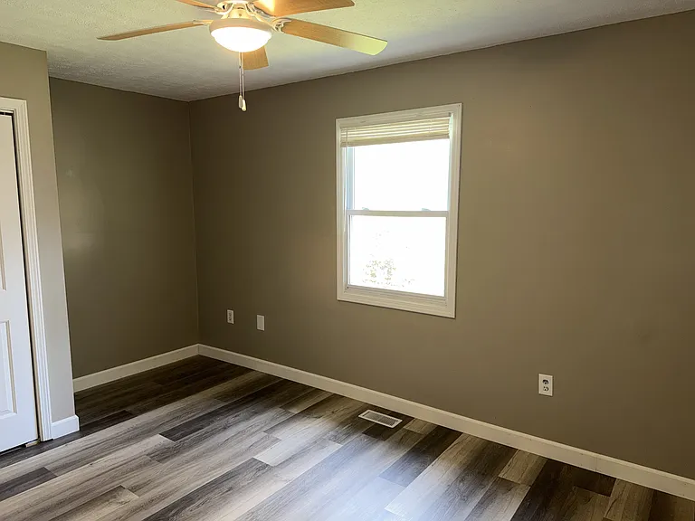 18 Oakwood Ave — Photo 19