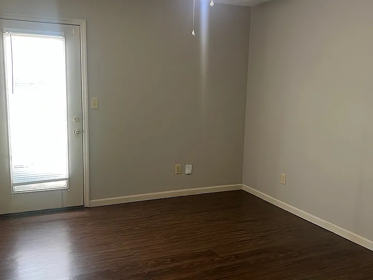 410 E Pershing Ave #C — Photo 3