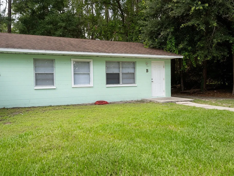 126 NE 40th Ln #B