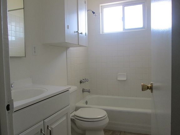 5th image of 420 Wilshire Pl APT B