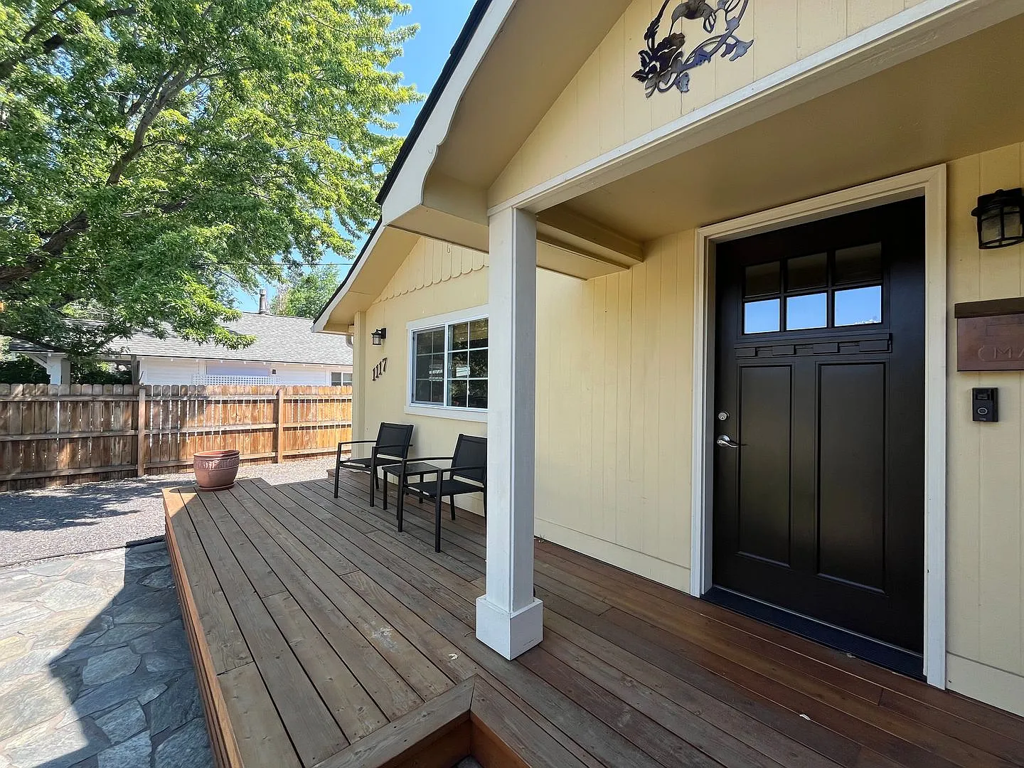 2 Bed/1 Bath Westside Bungalow - Milwaukee Ave — Photo 3