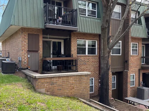 402 Meadowview Ln #402, Mont Clare, PA 19453