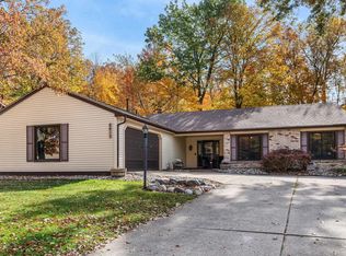 5832 Oak Fall Rd, Fort Wayne, IN 46845