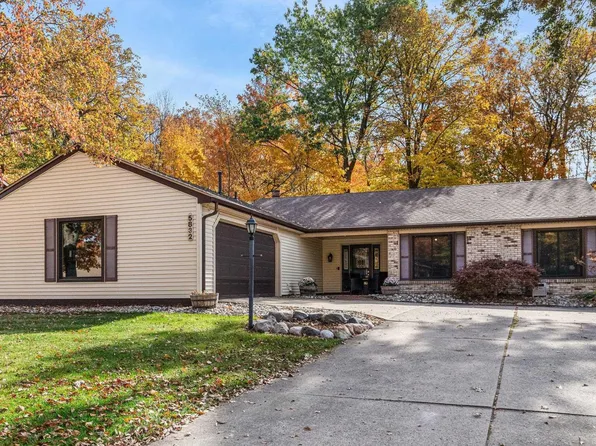 5832 Oak Fall Rd, Fort Wayne, IN 46845