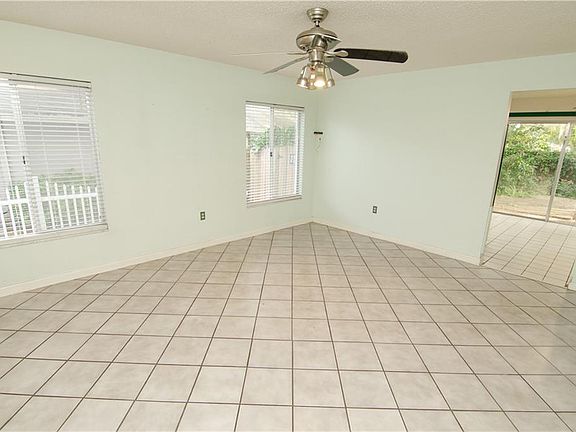5th image of 3405 N Lake Dr