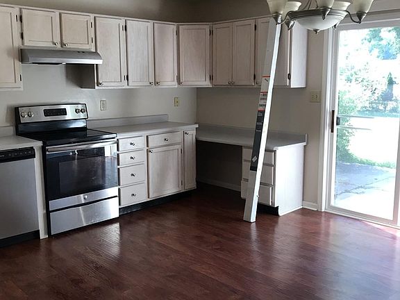 5th image of 763 Woodcote Ln