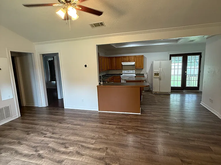 727 Circle Dr — Photo 3