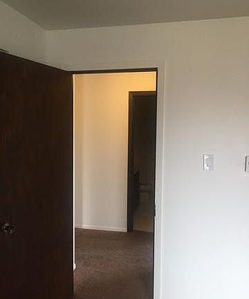 4th image of 16634 Crescent Ave APT 2E