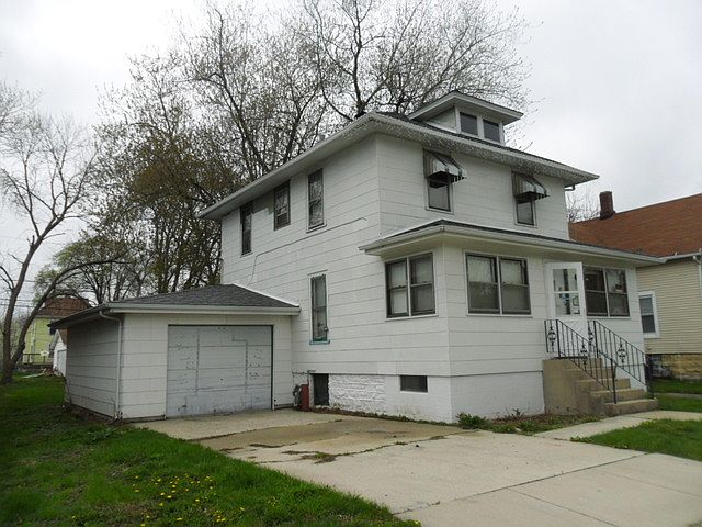 2nd image of 1109 N Clement St