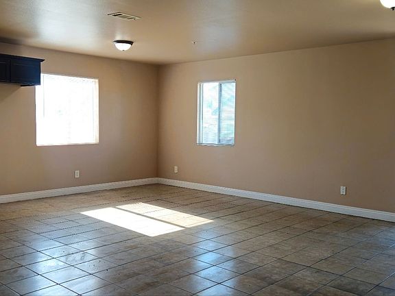 5th image of 211 W 109th Pl #109209B