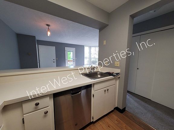 5th image of 1525 SW 14th Ave APT 4