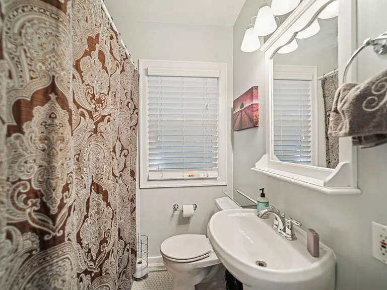 Upstairs full bath