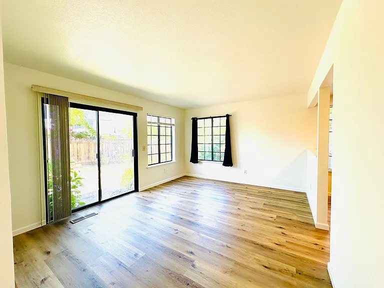1537 Yarberry Dr — Photo 6