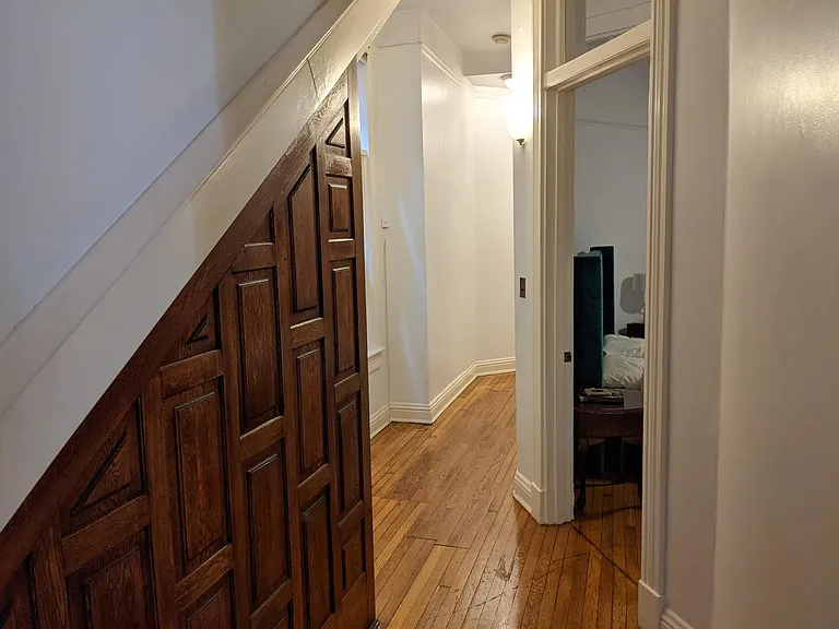 420 Warren Cres #1 — Photo 11