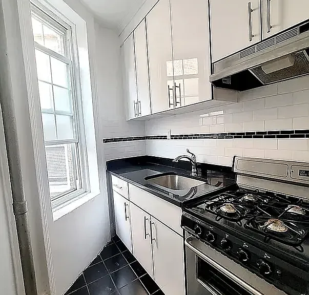 226 E 59th St #5U — Photo 9