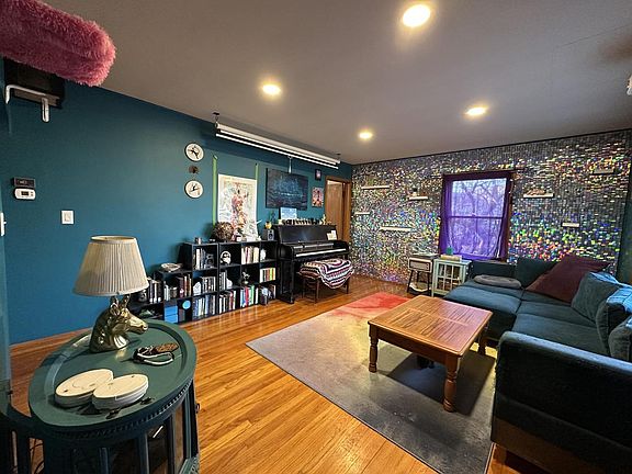 3rd image of 8651 North 68th STREET