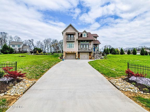 2nd image of 1958 River Mist Cir
