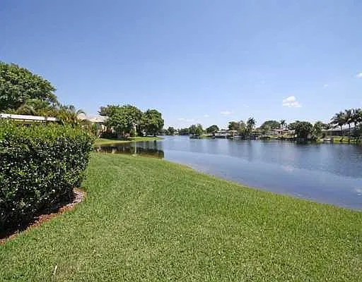3 bed, 2.0 bath, 1093 sqft, $2,475 — Photo 4