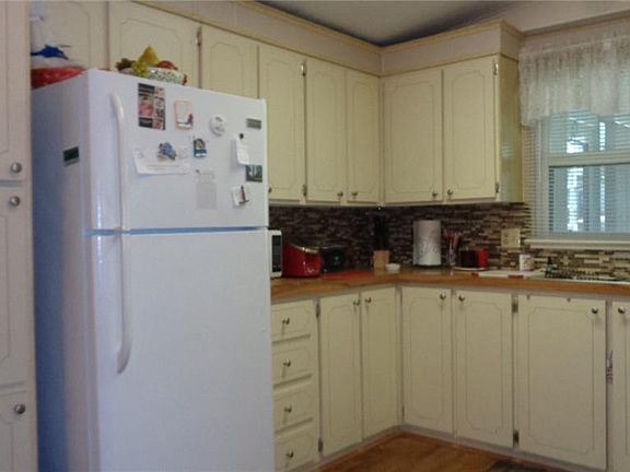 3rd image of 4106 Sprucewood St