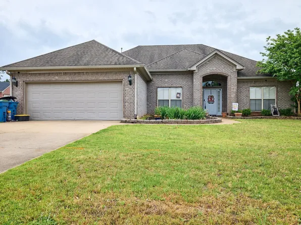 3097 Troon Dr, Benton, AR 72015