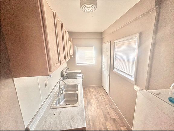 4th image of 645 Reed Ave