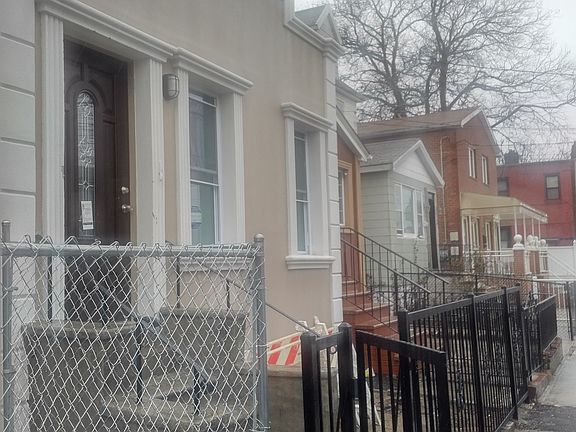 2nd image of 924 E 99th St #2