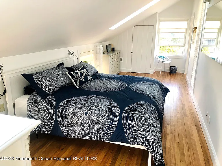 17 1st Ave — Photo 33