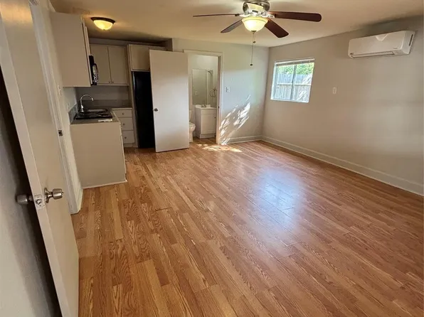 5520 Menard Ave #2, Galveston, TX 77551