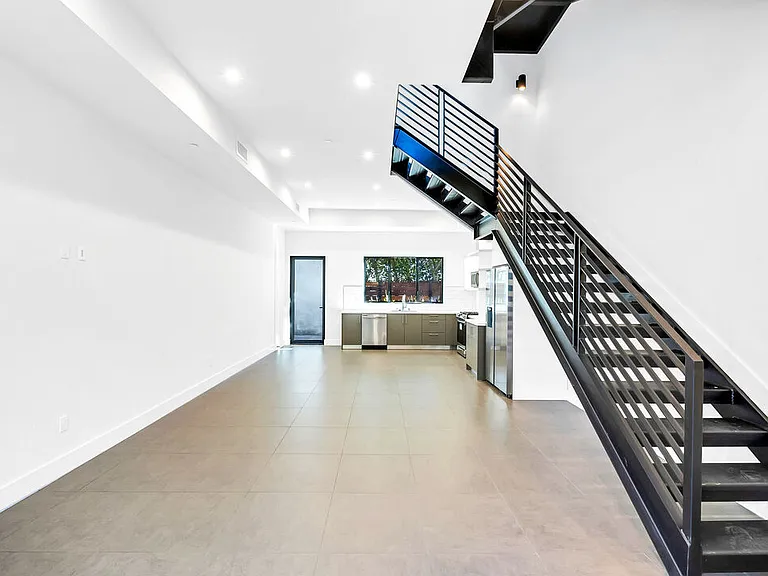 1123 N Formosa Ave #3 — Photo 6