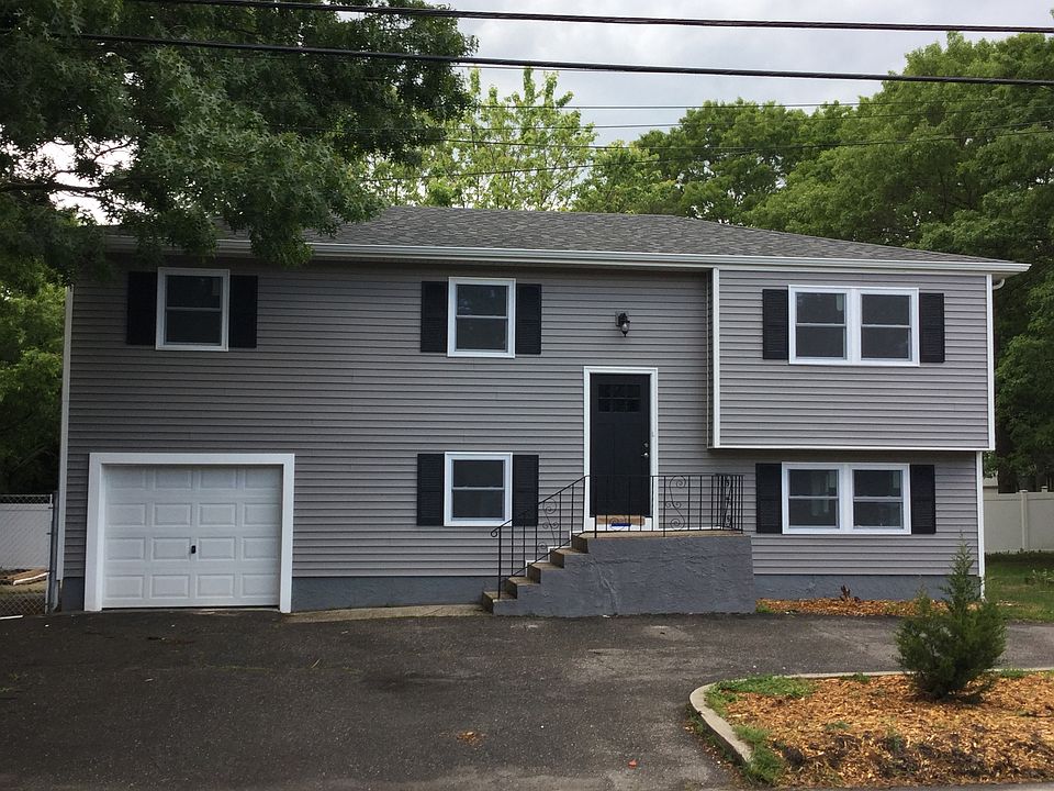 1st image of 277 Peconic Ave