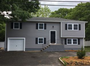 277 Peconic Ave, Medford, NY 11763