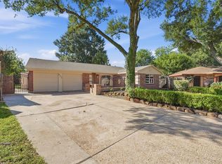 8902 Winding River Dr, Houston, TX 77088